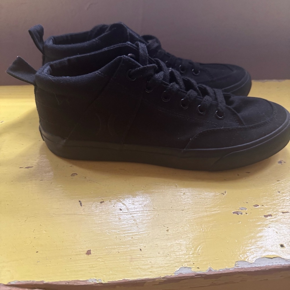 HURLEY Black Sneakers - Picture 8 of 9